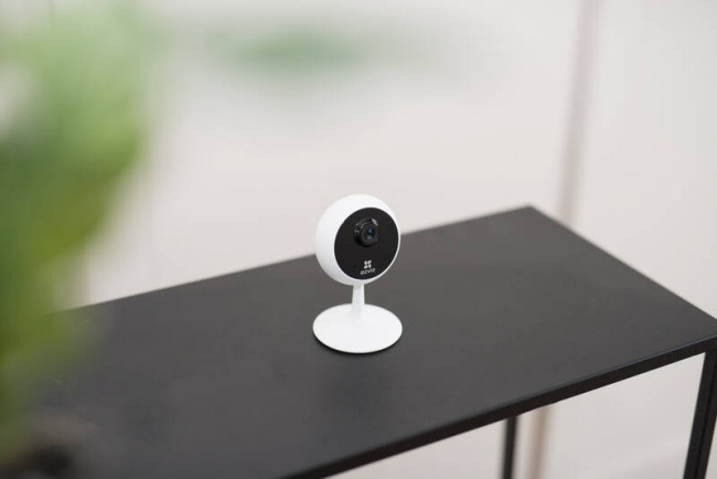 EZVIZ C1C (720P) - Внутренняя камера Wi-Fi с высоким разрешением EZVIZ C1C (720P) - Внутренняя камера Wi-Fi с высоким разрешением